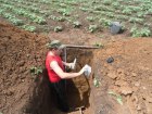 Начальник отдела Шацков А.Ю., измеряет радиационный фон почвы  в толще почвенного разреза.
